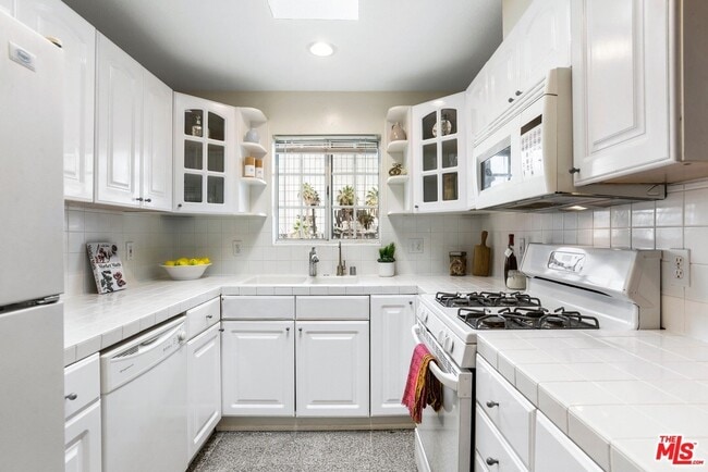 Kitchen - 1217 20th St Unit 303