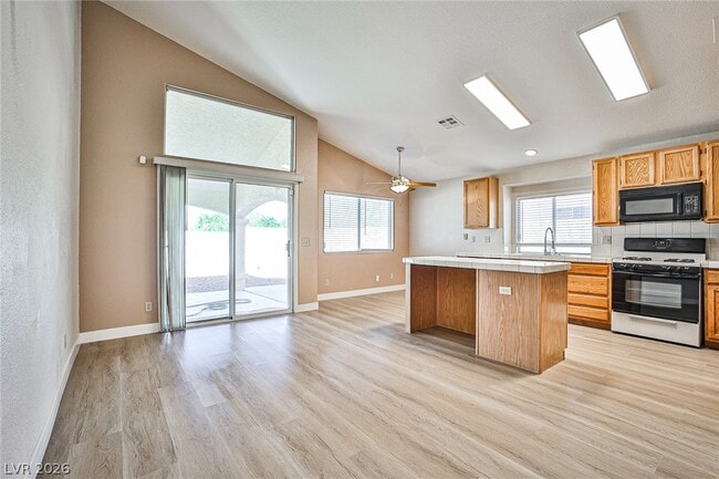 Photo - 3923 Mountain Birch St
