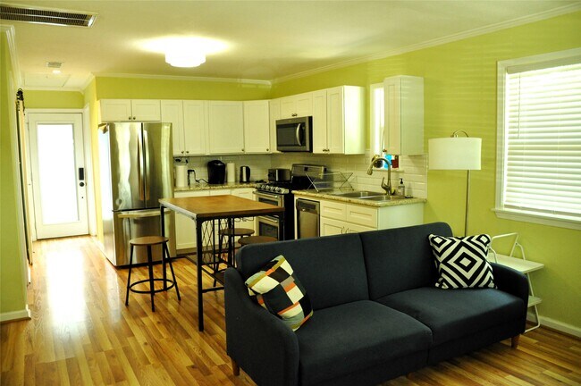 Photo - 4723 Polk St