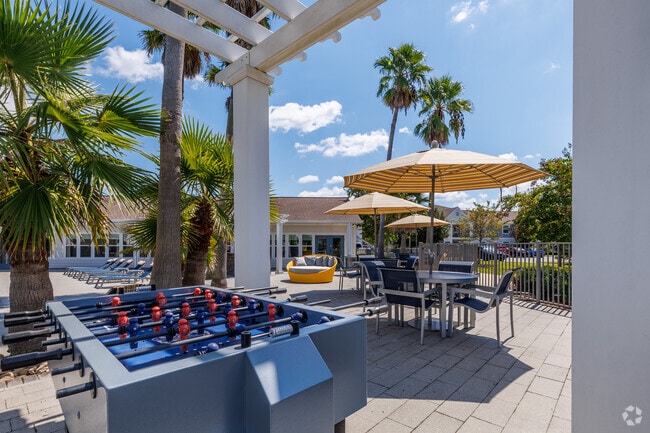 Outdoor Game and Seating - Stanford Pointe