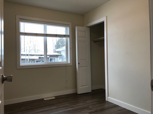 Photo - 1625-1699 99 Ave