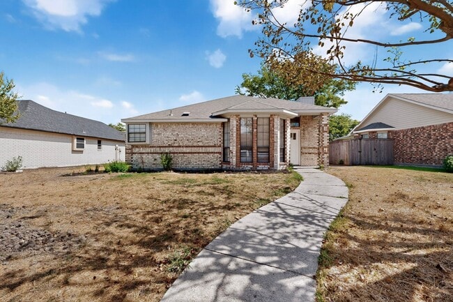 2522 Larkspur Ln