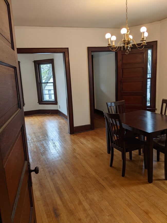 Photo - 1773 N Astor St Unidad lower flat