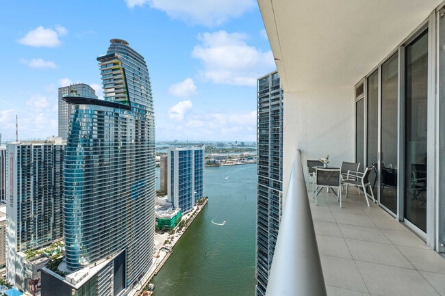 Photo - 485 Brickell Ave Unidad FL49-ID1224658P
