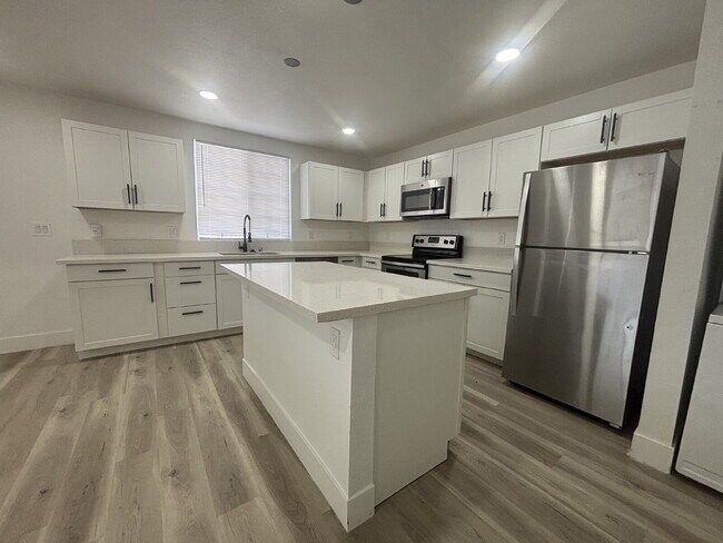 Fully remodeled and spacious 2 bed/2 bath with a den available- Las Vegas