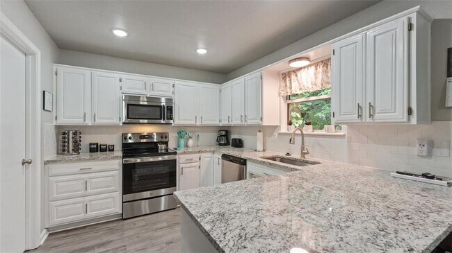 Photo - 9 E Elvendon Dr