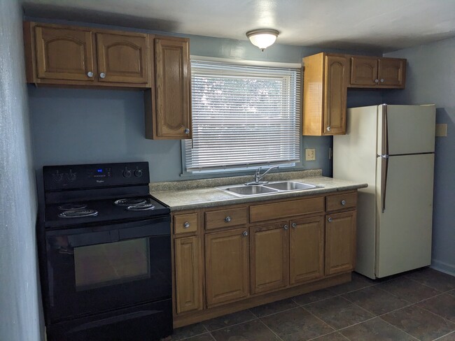 Building Photo - 222 Dr Martin Luther King Jr Blvd Unit MKL #4 Rental