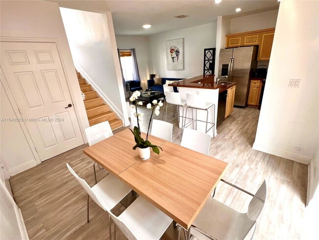 Photo - 5984 SW 8th St