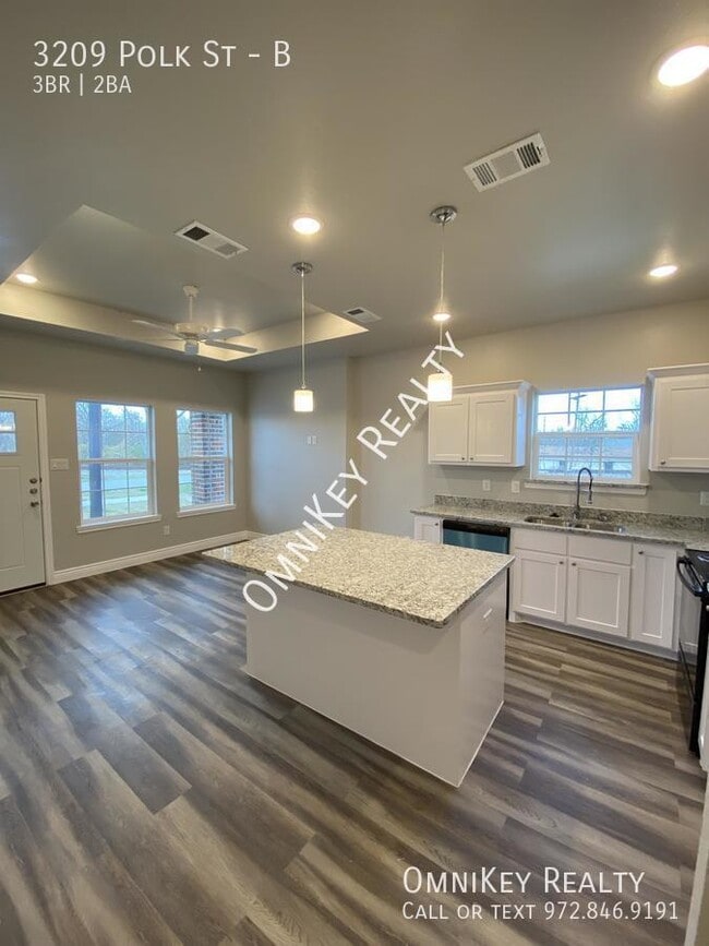 Photo - 3209 Polk St Unidad B