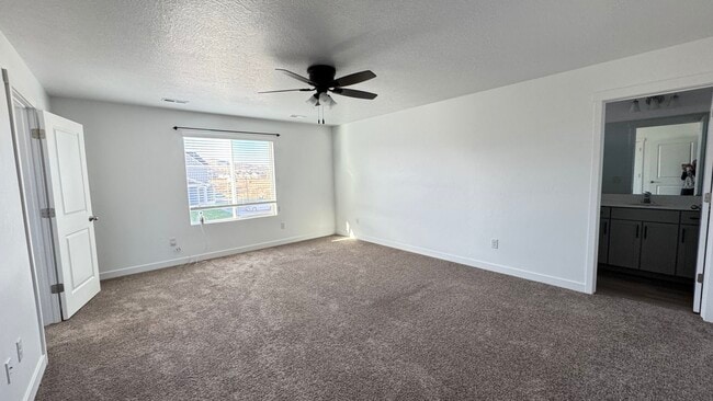 Photo - 404 Grassland Dr