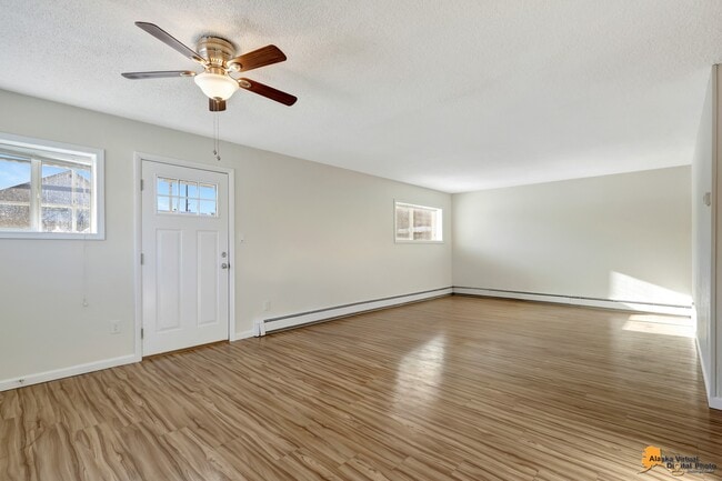 Photo - 435 E 10th Ave