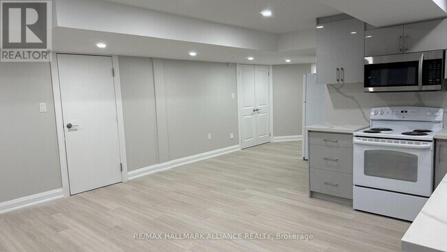 Photo - 7 Avanti Cres