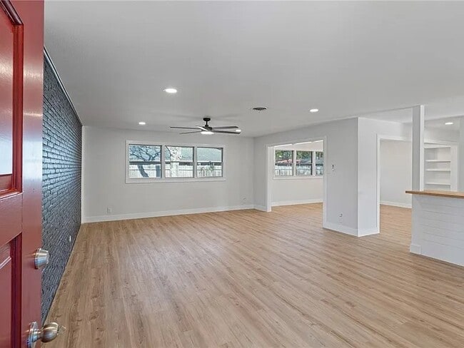 Photo - 629 Peerman Pl
