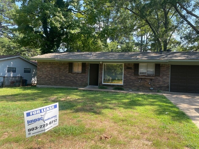 Building Photo - 22 Wisteria Dr Rental