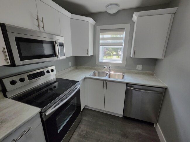 Building Photo - 30 Parks St Unit 8