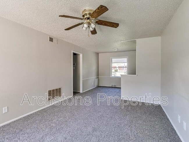 Photo - 2305 Mustang St