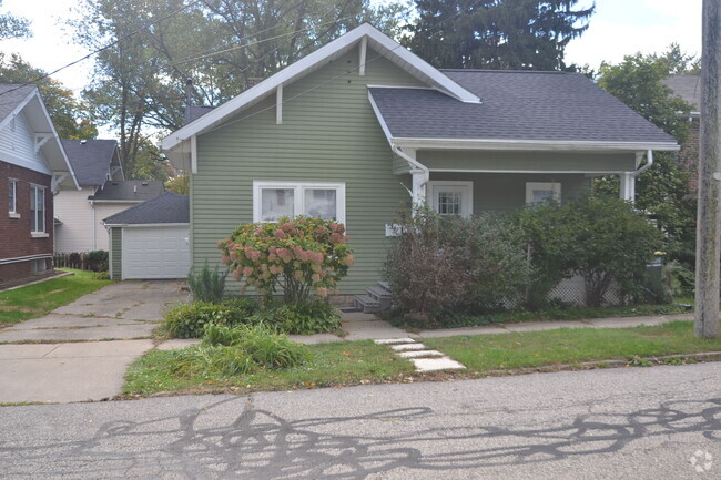 Building Photo - 306 Brown St Rental