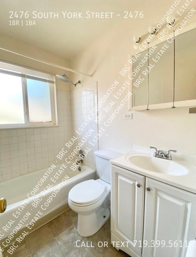 Photo - 2476 S York St Unidad 2476