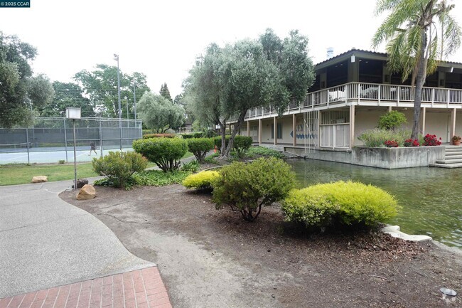 Building Photo - 410 N Civic Dr Unit 301 Rental
