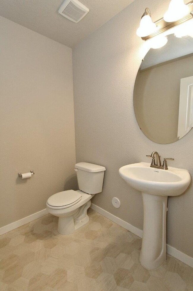 Photo - Spacious Home w/Open Floor-Plan