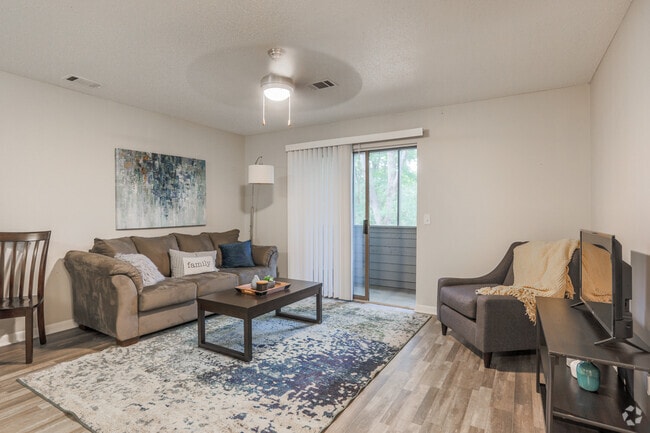 1BR, 1BA - 870 SF