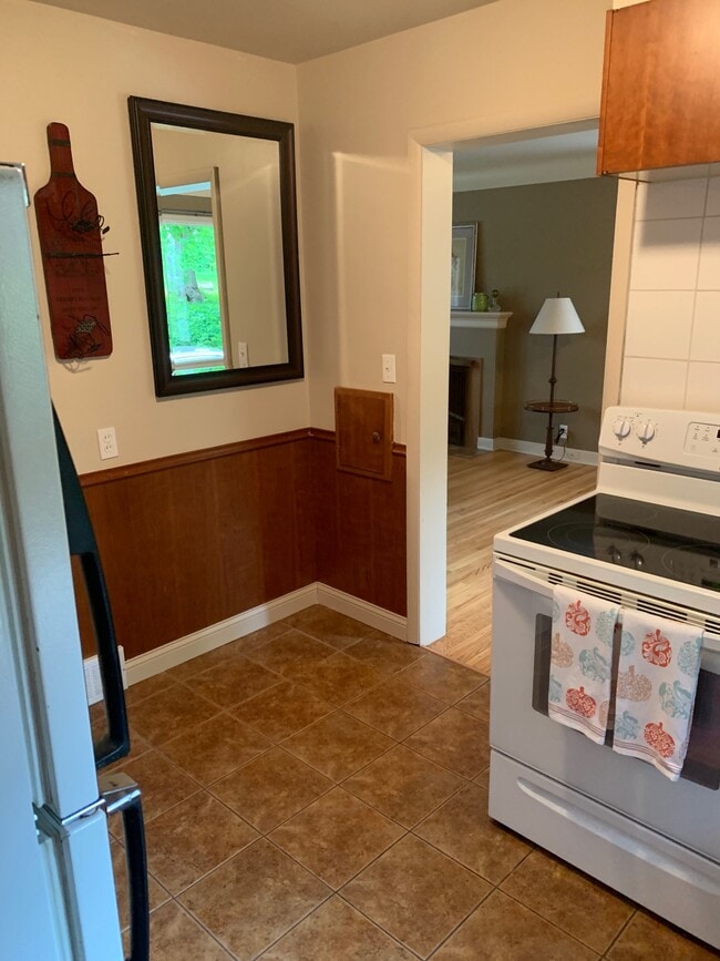 Photo - 409 W Arrowhead Rd