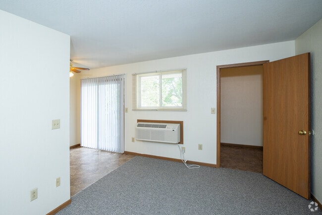 1BR, 1BA - 650SF - Living Room