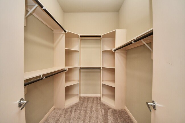 Building Photo - 5455 Richmond Ave.