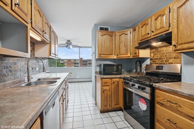 Photo - 2200 S Stewart Ave Unit 4A