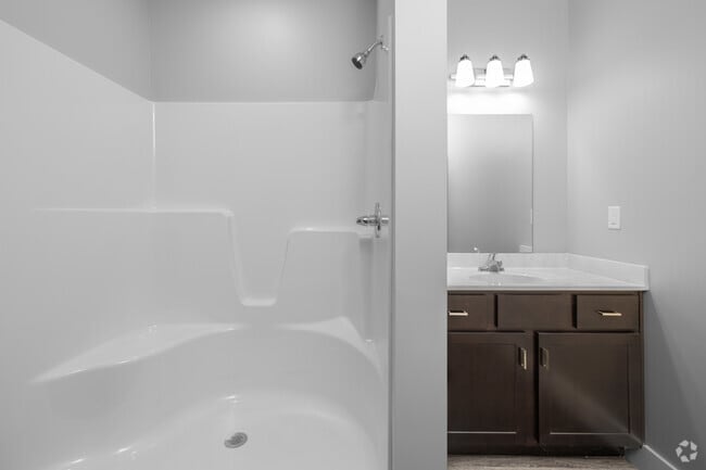 2BR, 2BA - 925sf; Master Bathroom