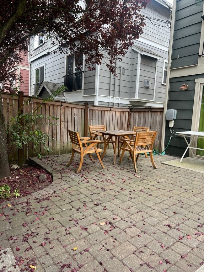 Photo - Available 1/1! Cozy townhouse in the Mt Ba...