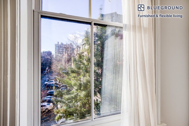 Photo - 11 Hereford St Unit FL3-ID558