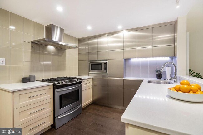 Photo - 1301 20th St NW Unidad 109