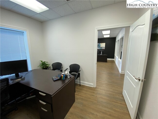 Photo - 875 Mt Jefferson Rd