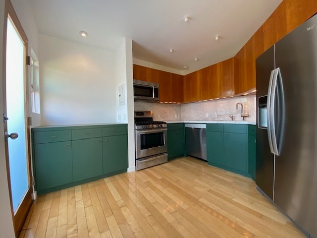 Kitchen - 1462 Lake Shore Ave Unit 1464