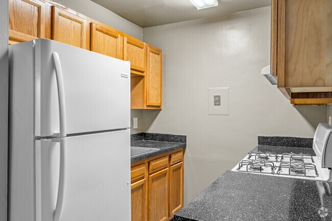 2BR, 1BA - 665SF - Kitchen - The Village at Chesapeake