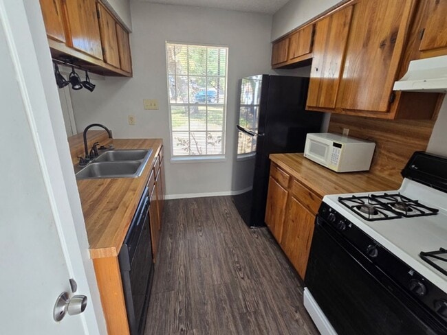 Photo - 12005 Arrowwood Dr Unidad B