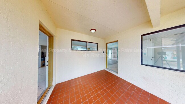 Photo - 609 White Water Dr