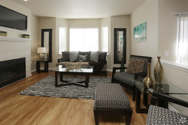 Unit Interior 2BR, 2BA - 1150 SF