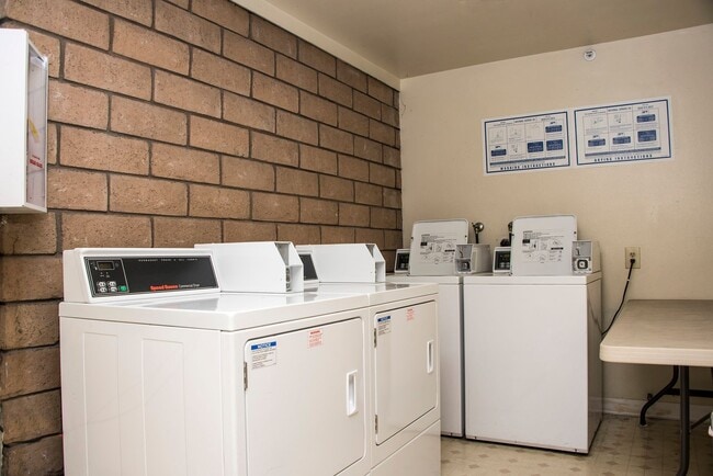 Photo - 404 E Birch St