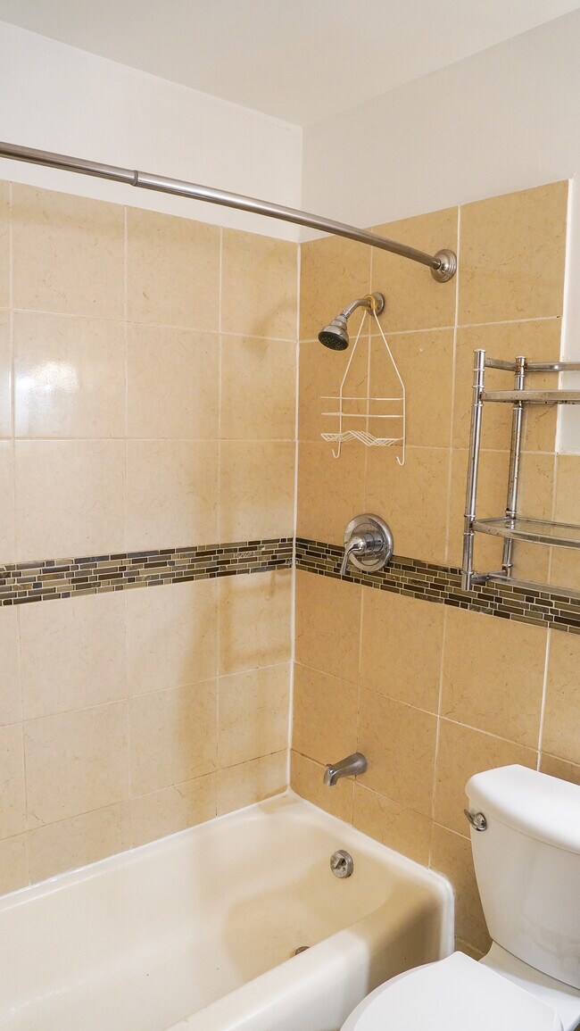 Photo - 605 30th Ave W