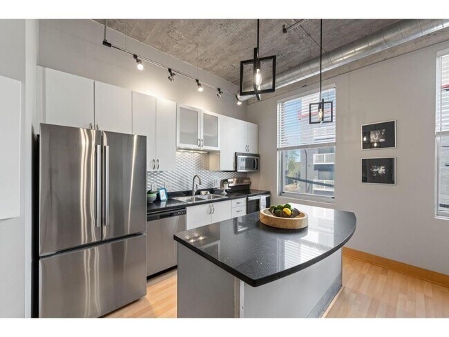 918 N 3rd St Unit 207