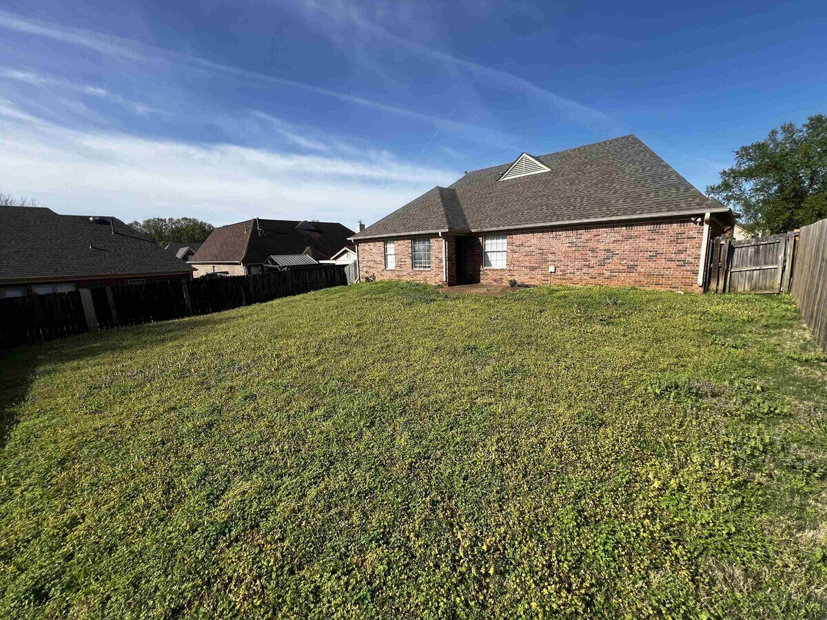 Photo - 1072 Red Fern Cir W