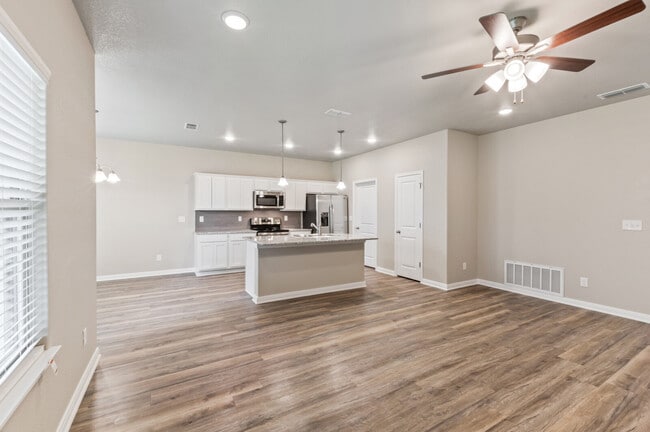 Photo - 607 Parkfield Ln