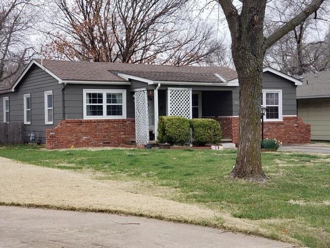 Photo - 213 N Pecan St