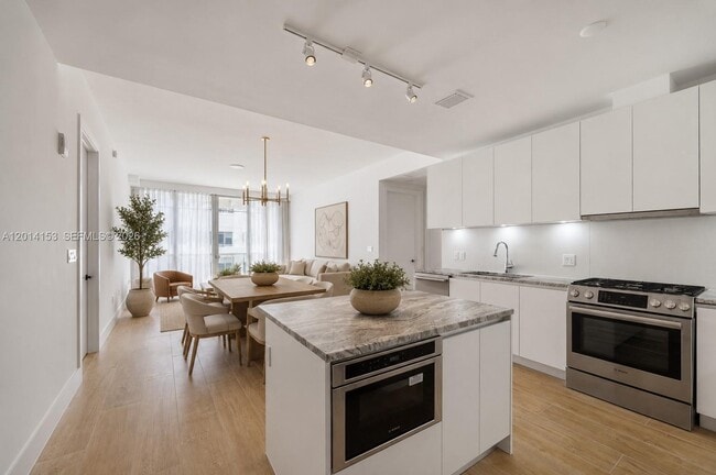 Photo - 3034 Oak Ave Unit 208