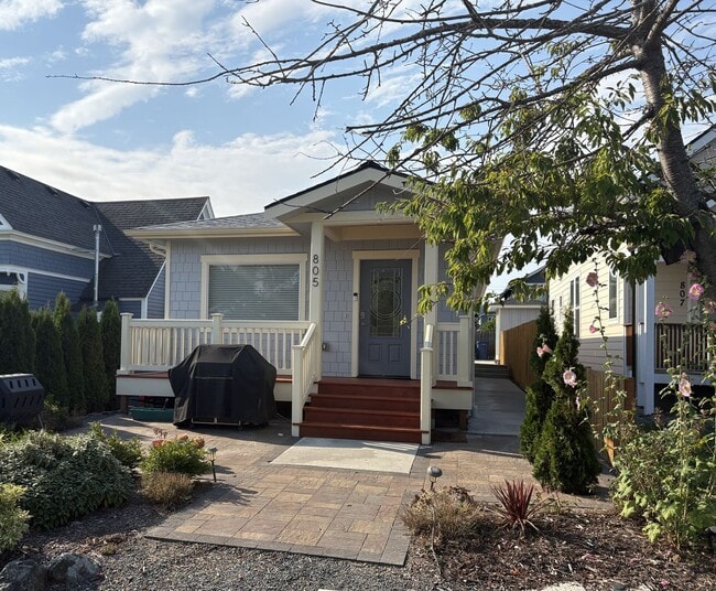Building Photo - 805 24th St Rental