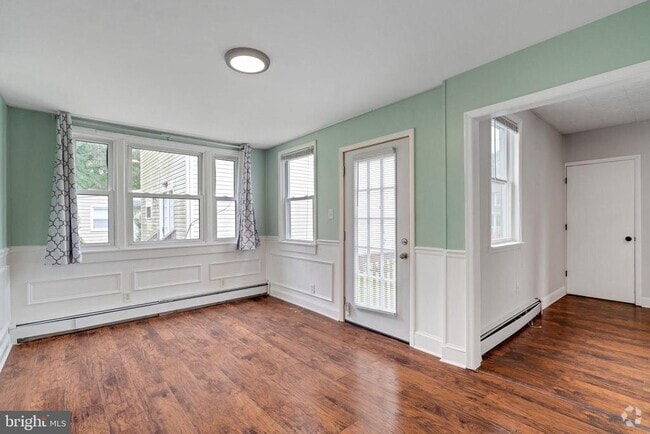 Building Photo - 231 W Washington Ave Rental