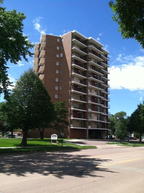 Photo - Lakeview Tower Apartments