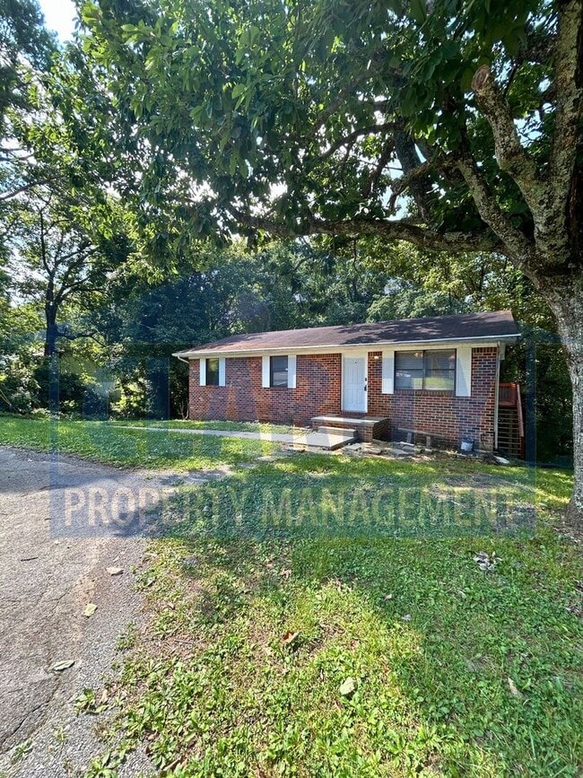 Building Photo - 1970 Greendale Dr NE